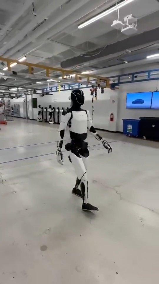 涵盖全速自适应巡航、车道居中控制等功能；黑金版配备前排座椅通风/加热与黑金专属外观内饰