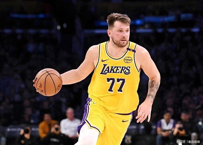 东契奇40+10+5三分超越科比成湖人队史第一人