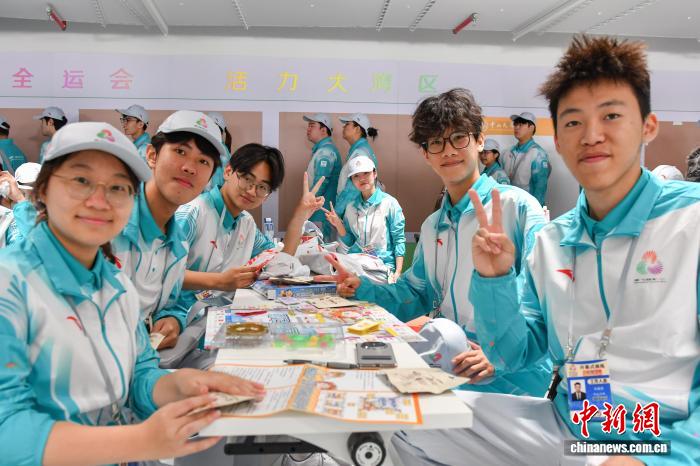 港澳青年志愿者助力十五运会服务 2950名小海豚共