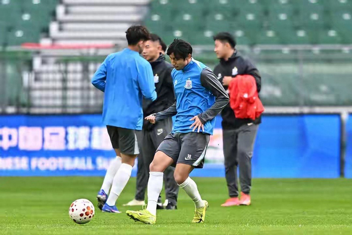 申花三轮伤病潮冲击联赛开局 伤兵满营难掩困境